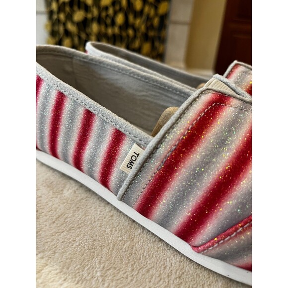 Women's Toms NEW size 7.5 Red/White Holiday Candy Cane Print Glitter Slip On - Picture 7 of 10